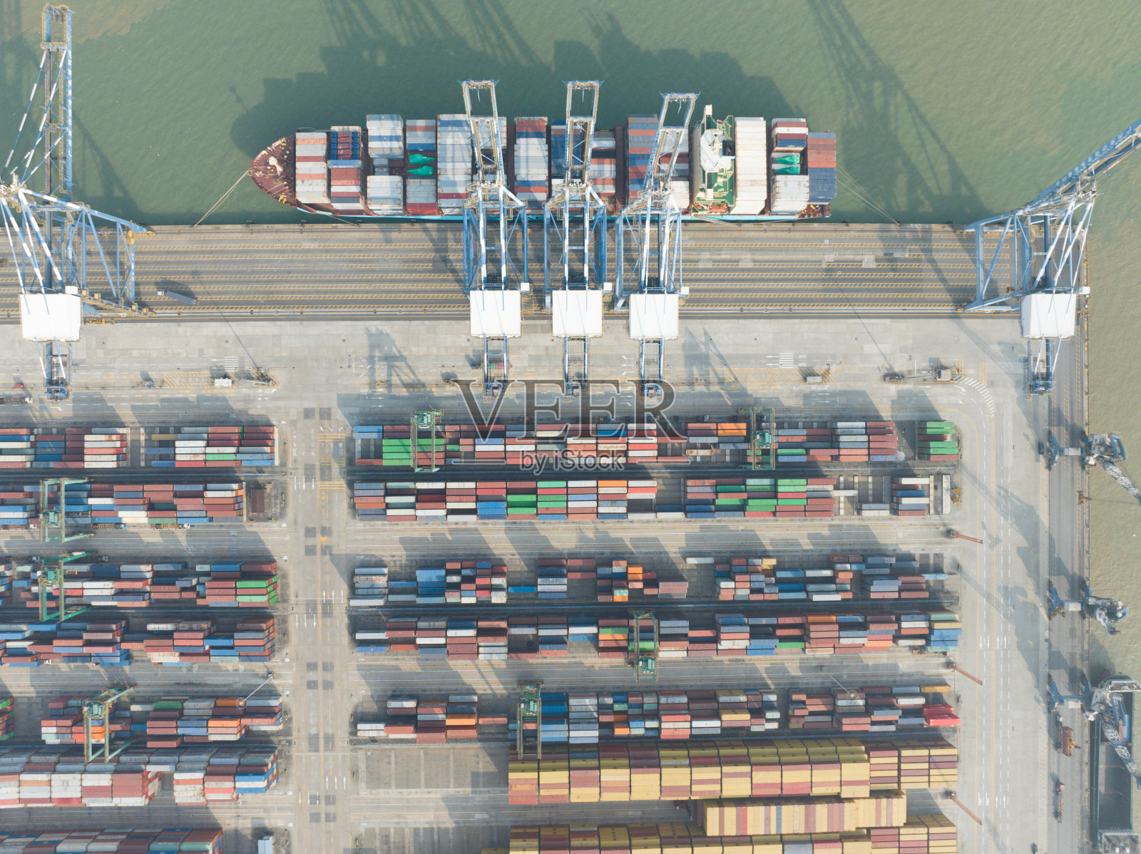 跨境贸易口岸运输船舶照片摄影图片