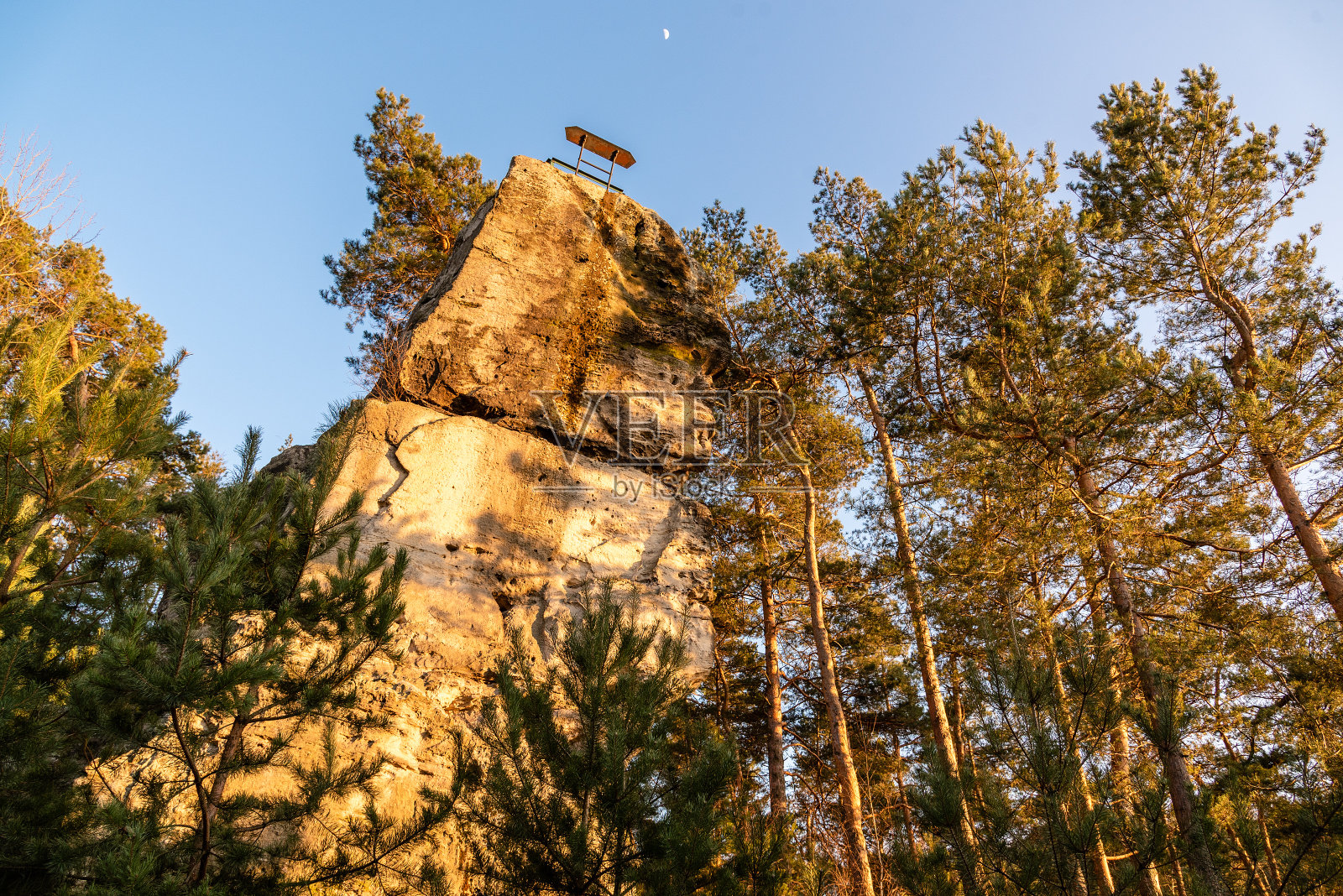 捷克,波西米亚天堂,带金属螺旋楼梯的赫拉瓦蒂斯岩石观景台:捷克共和国照片摄影图片