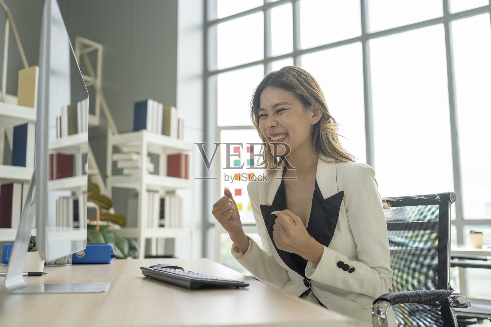 专注的业务专家照片摄影图片