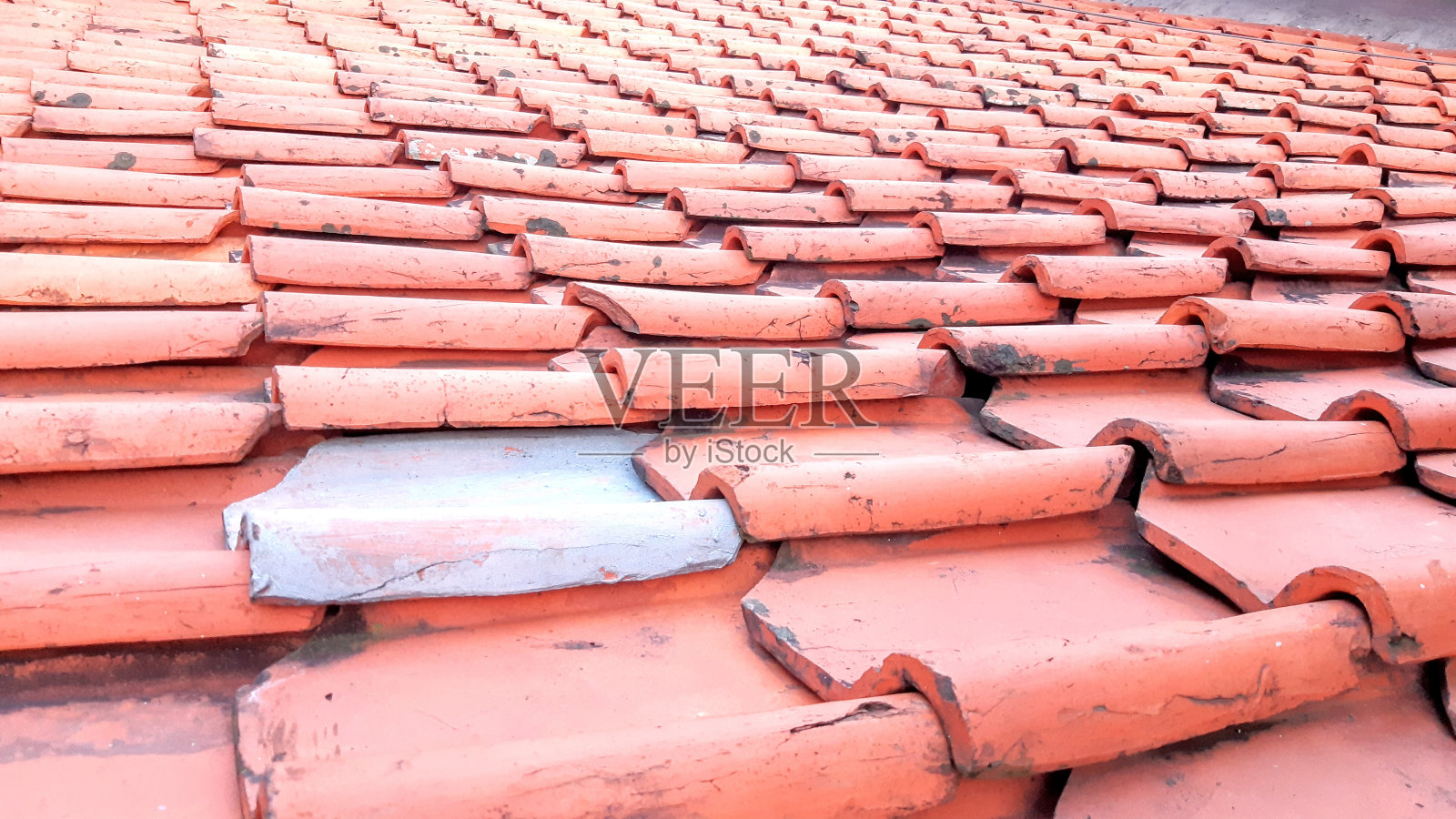 排列整齐的老式红粘土瓦片照片摄影图片