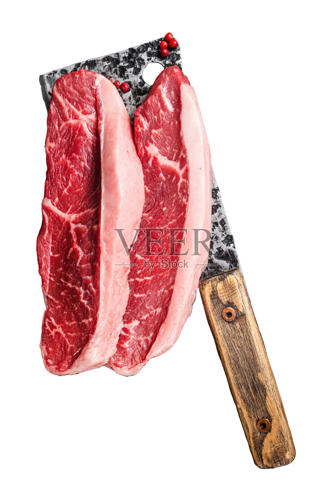 上等牛里脊牛排或巴西Picanha,生肉放在屠刀上。孤立在白色背景上。照片摄影图片