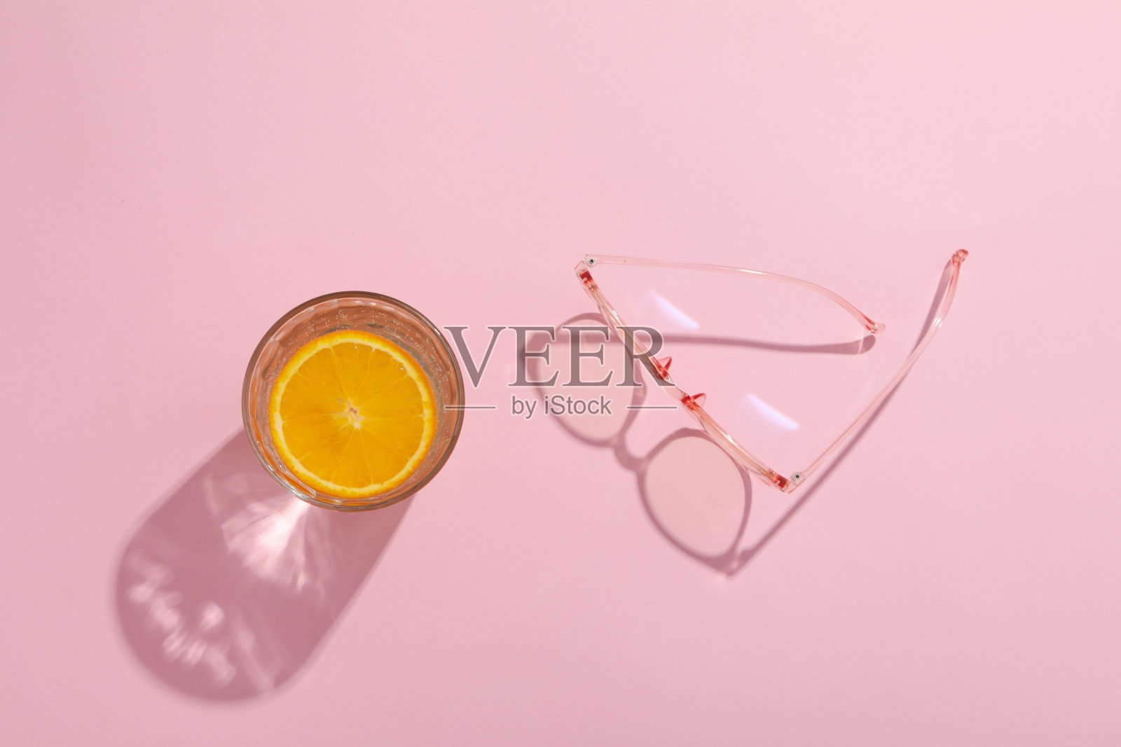 夏天的时光让人联想到夏天的假期和休息照片摄影图片