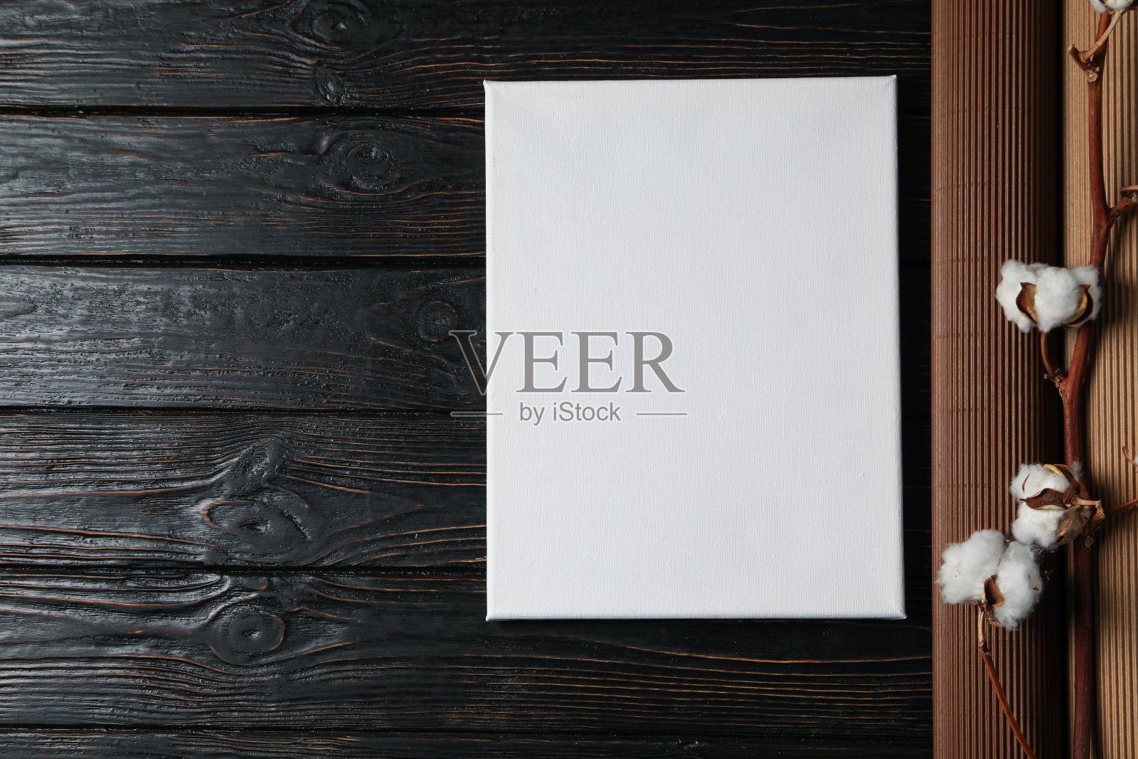 照片框架在一个黑暗的背景顶视图照片摄影图片