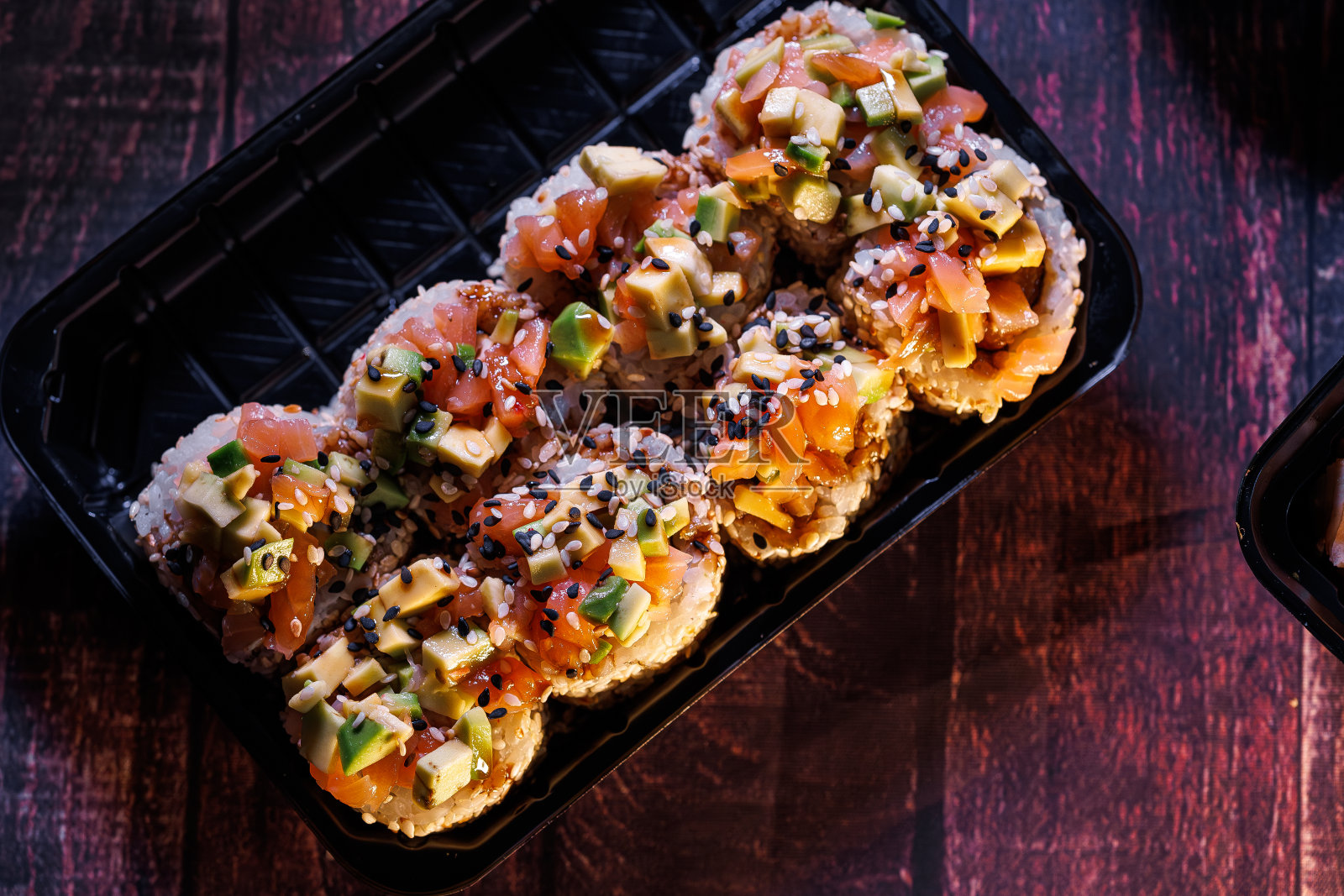 一套美味的寿司卷照片摄影图片