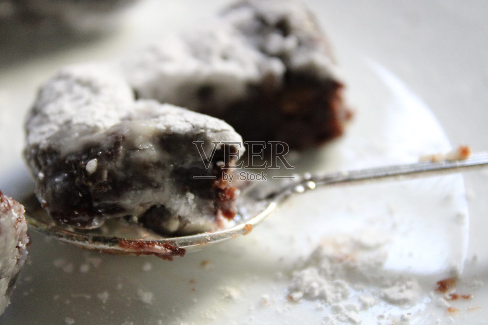 巧克力枣核桃块圣诞饼干特写照片摄影图片