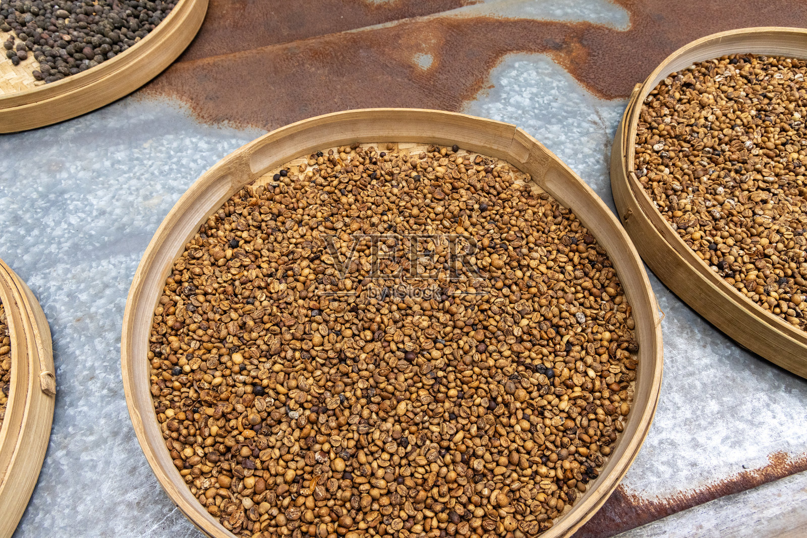 印度尼西亚巴厘岛农村的咖啡豆正在死亡照片摄影图片