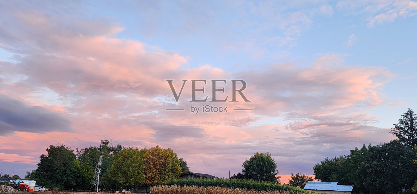 在农场上空照片摄影图片