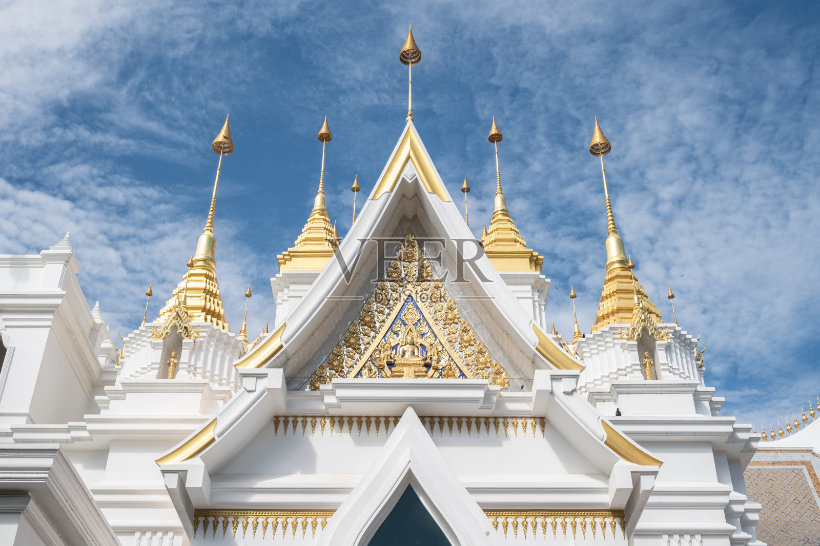 美丽的泰国艺术建筑建筑在吴塔成寺,一个古老的寺庙和著名的地方在泰国乌泰他尼省。照片摄影图片