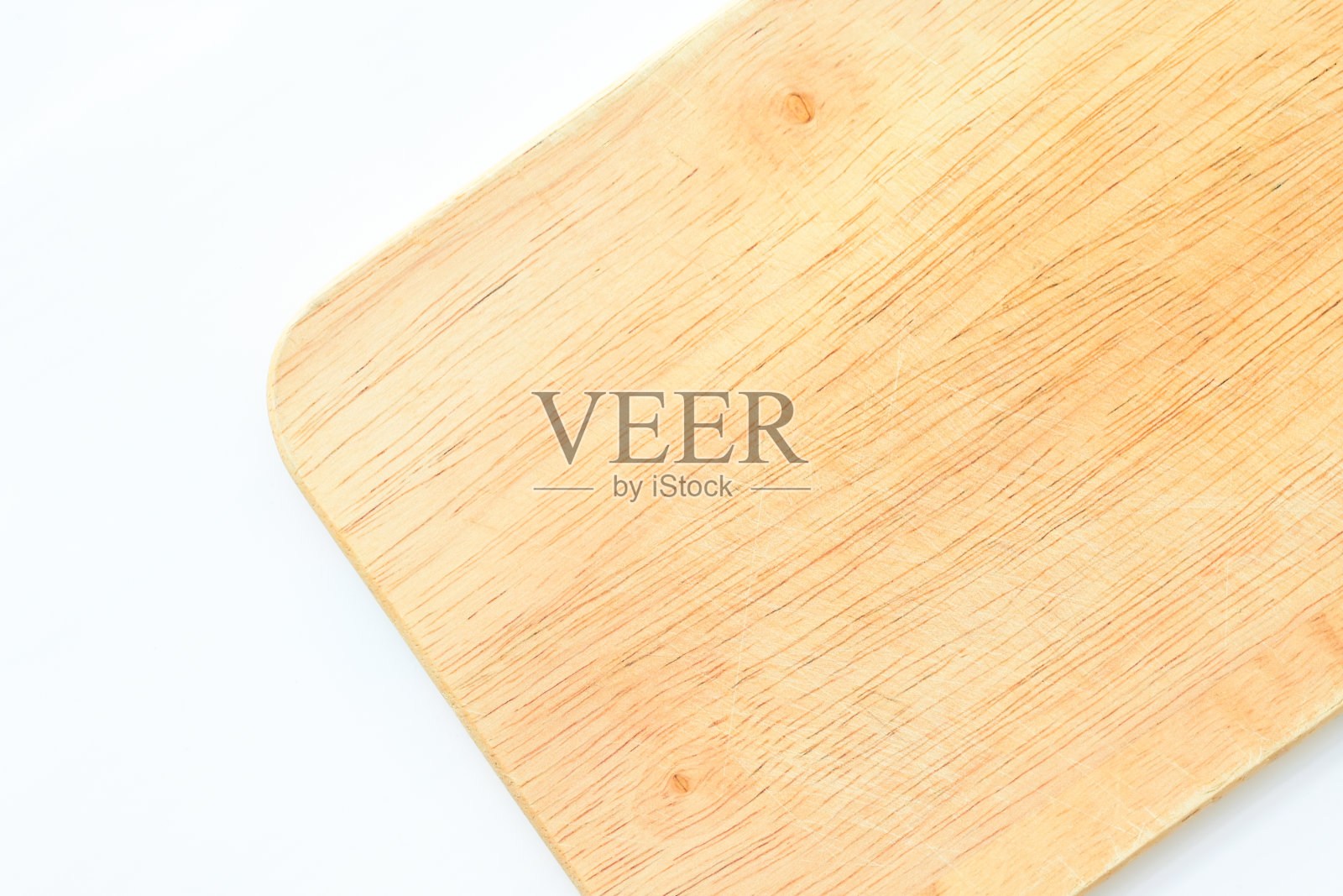 白色背景上孤立的木质砧板,厨房里的木板照片摄影图片