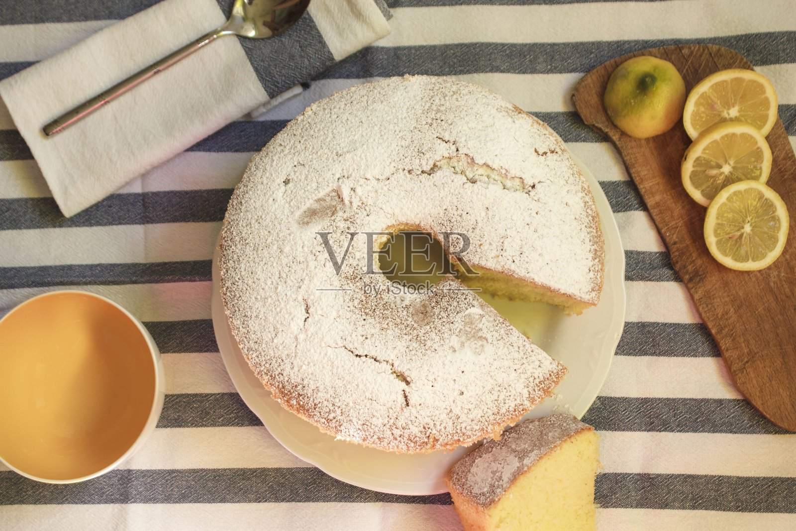 柠檬雪纺蛋糕照片摄影图片