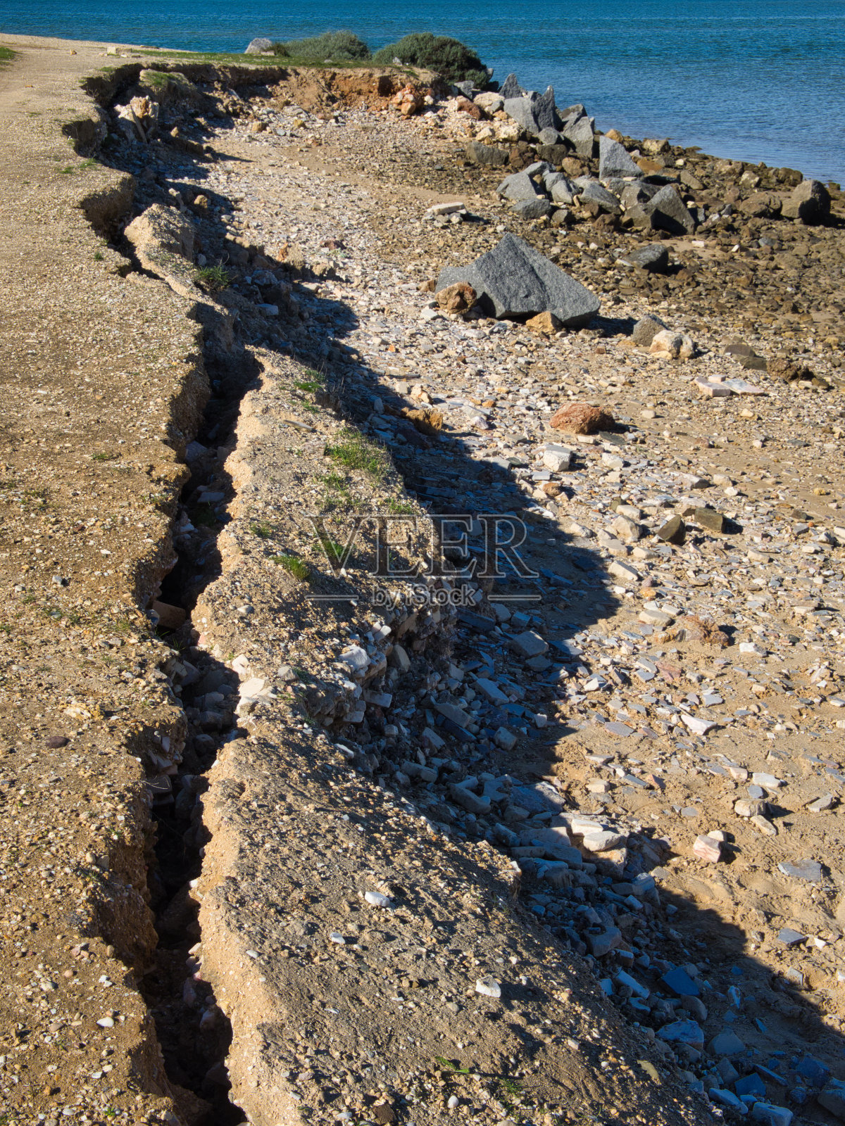 海岸的挑战:海边的侵蚀和转变照片摄影图片