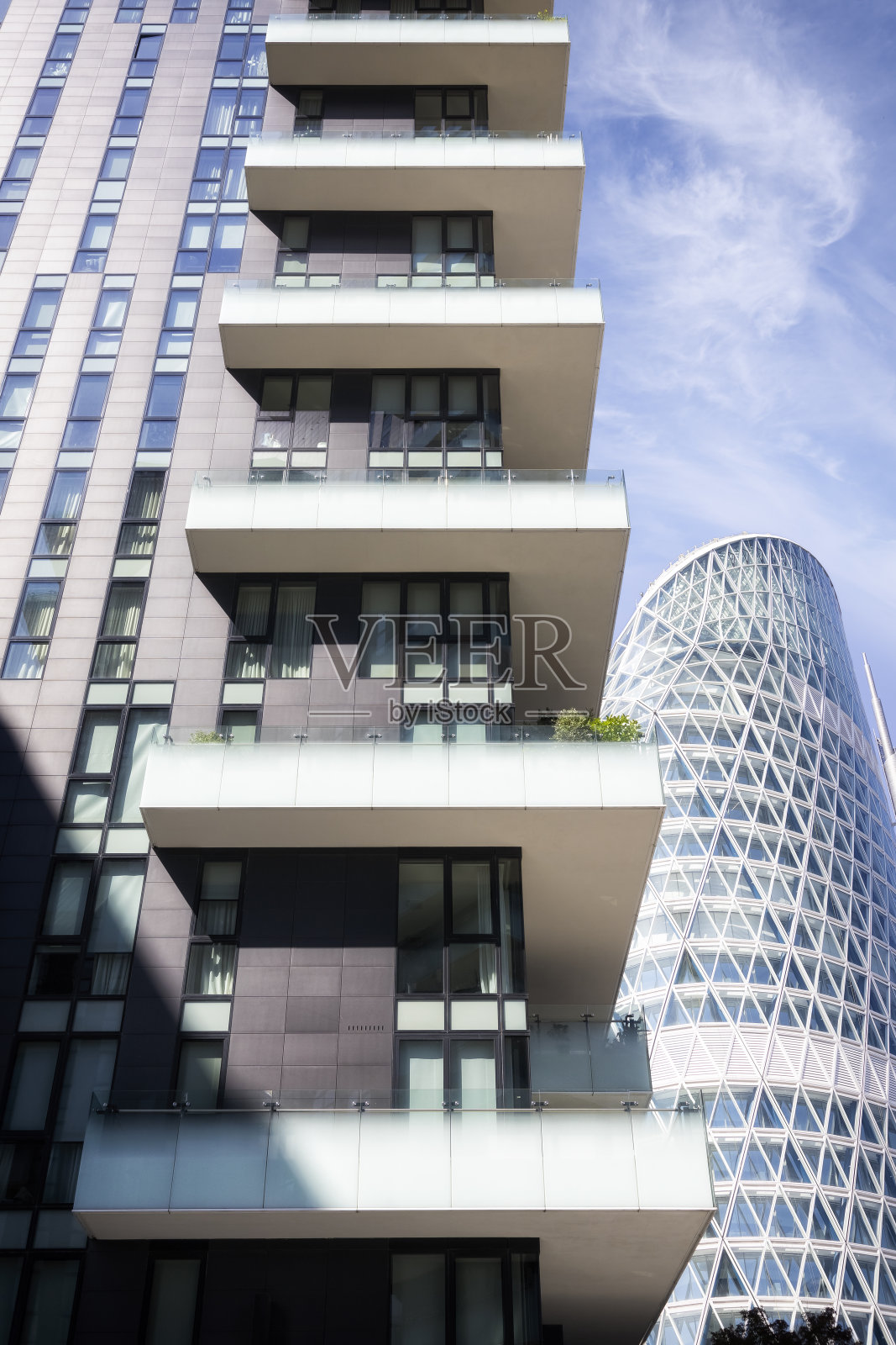 意大利米兰的现代公寓和办公楼群照片摄影图片