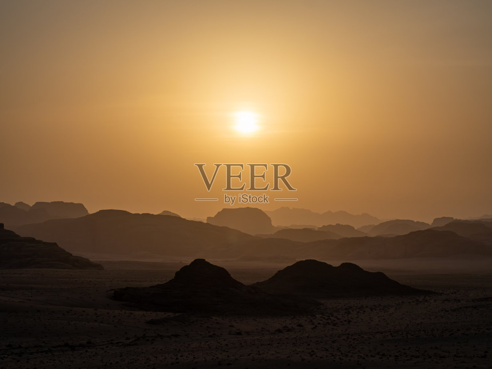 瓦迪拉姆沙漠日落,又名月亮谷,黎明约旦,中东照片摄影图片