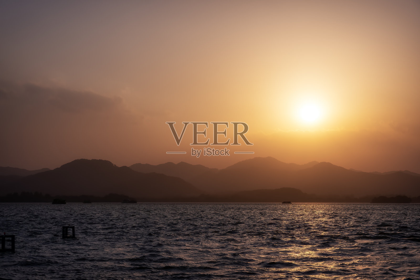 日落西湖的自然景观照片摄影图片