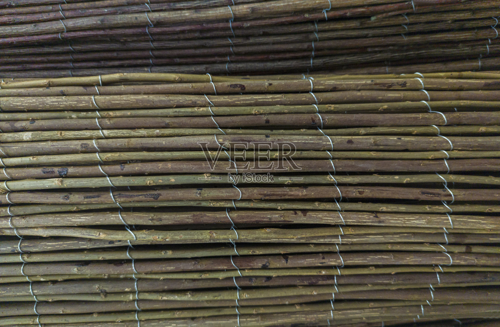 用石南花建造的花园栅栏卷照片摄影图片