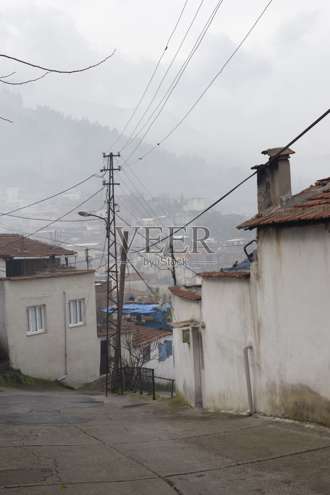 贫民窟里雾蒙蒙的一天照片摄影图片