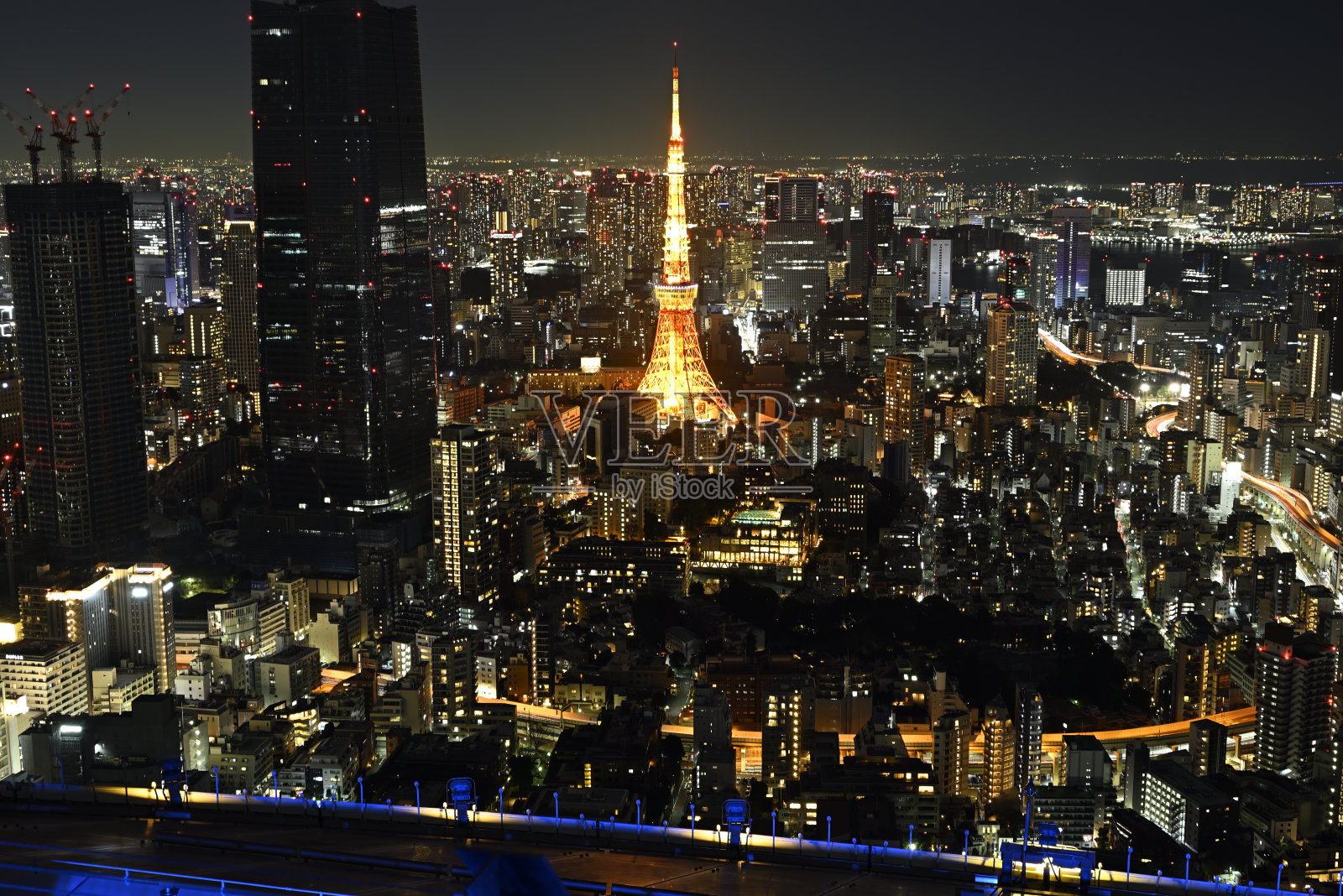 从六本木山俯瞰东京夜景照片摄影图片