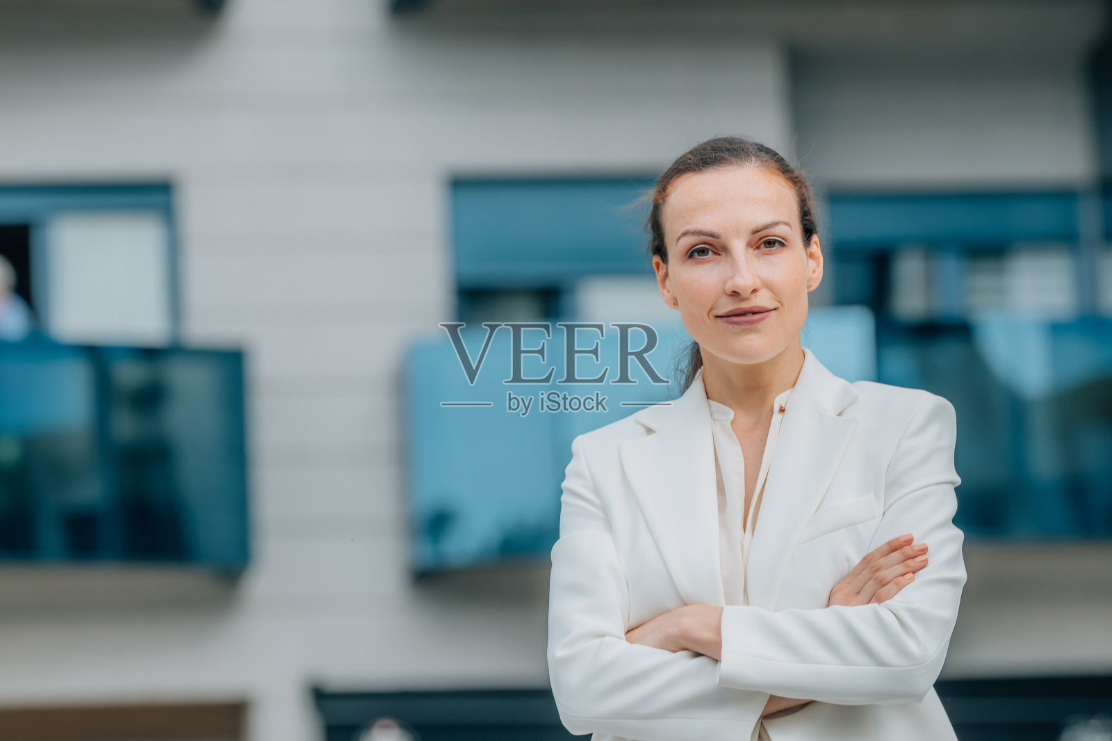 商业女性的户外肖像照片摄影图片