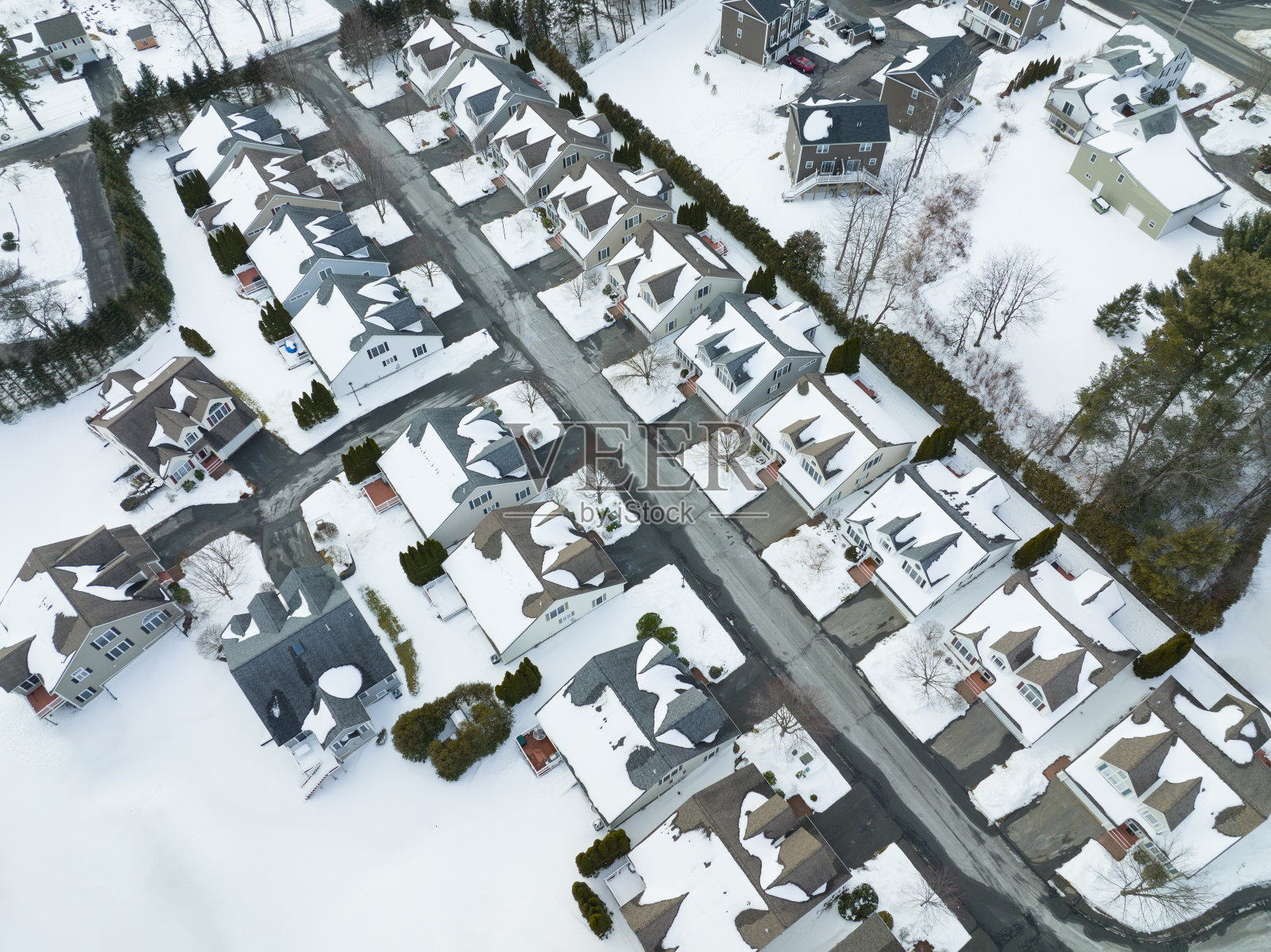 冬季降雪后民居鸟瞰图照片摄影图片