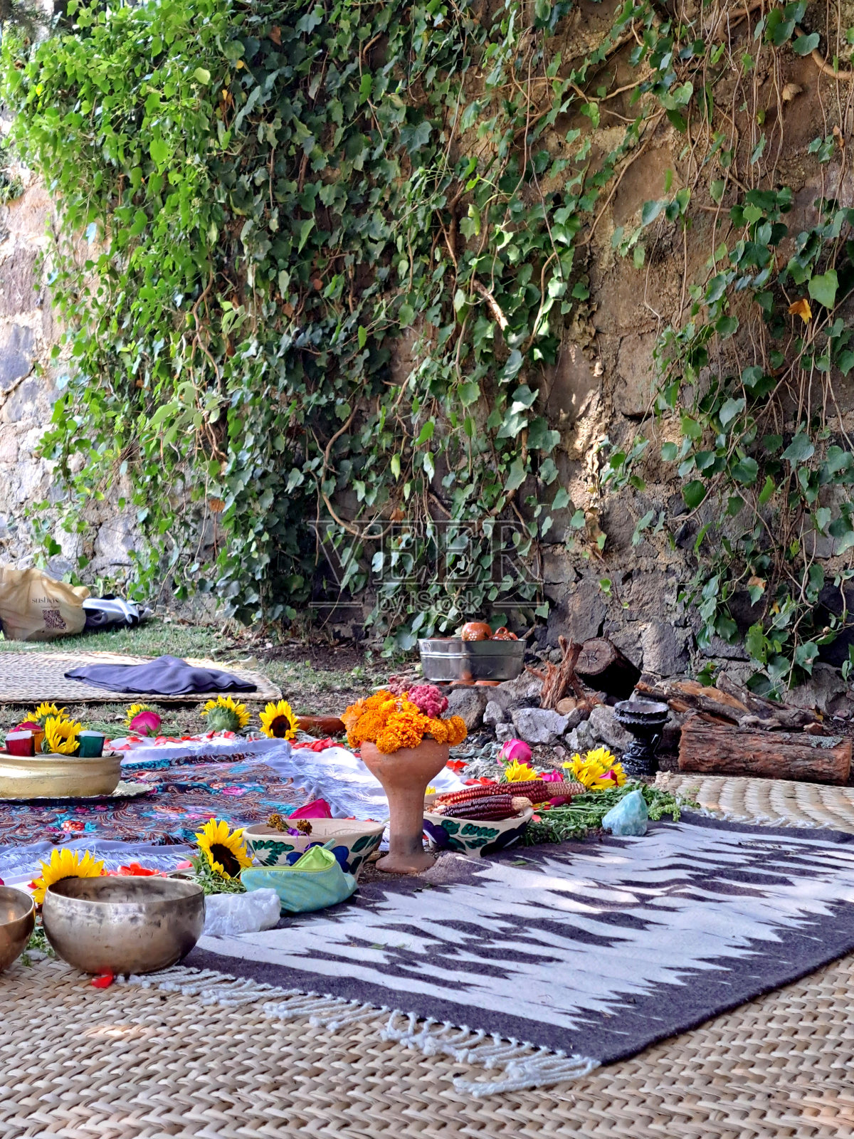 空间准备做一个整体的仪式与仪式,引导能量在内省和连接愈合或庆祝照片摄影图片