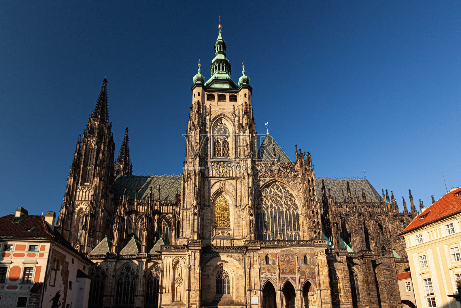 布拉格,捷克共和国,赫拉德坎尼城堡庭院中的圣维特大教堂照片摄影图片