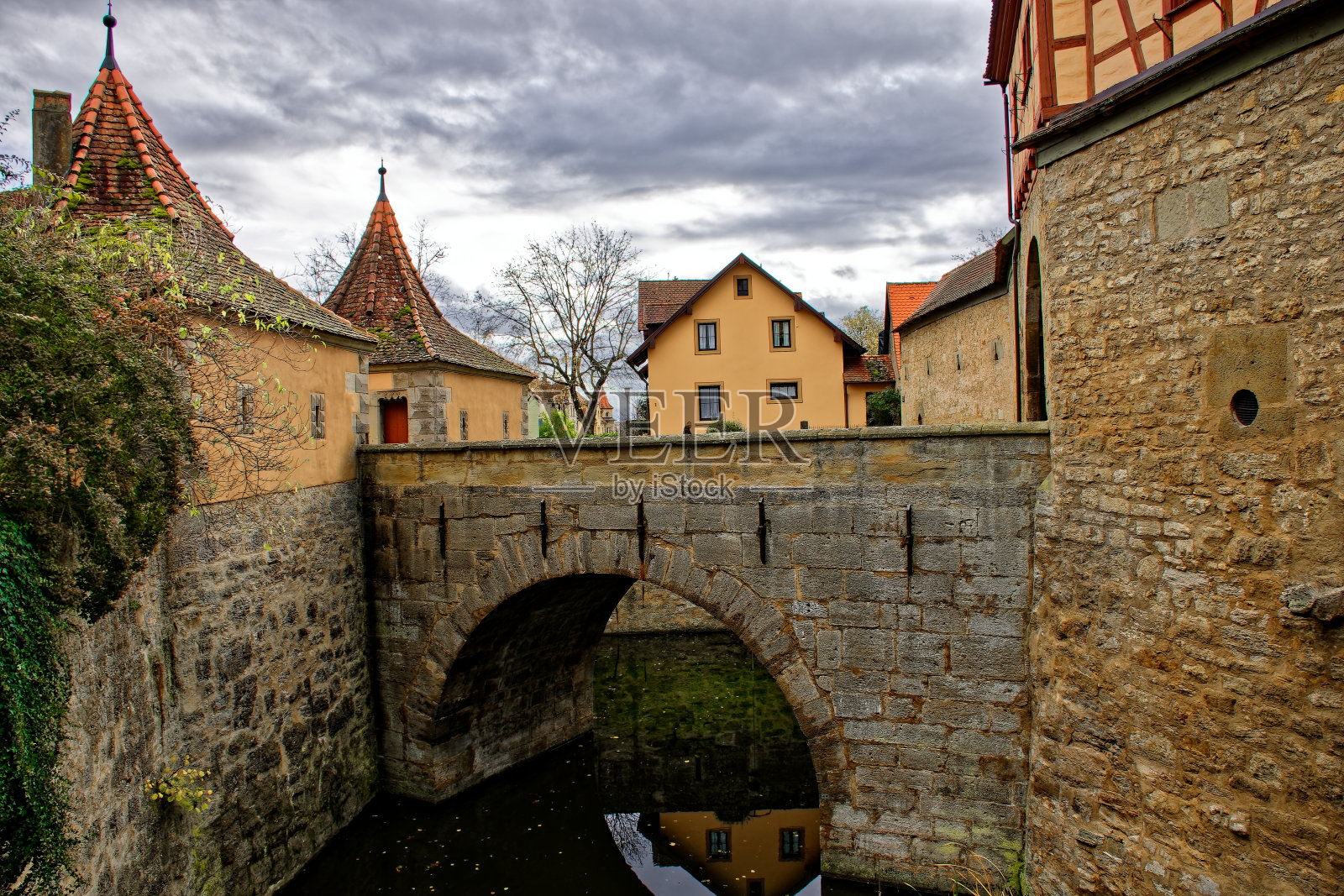 秋天的一天,在Rothenburg ob der Tauber照片摄影图片