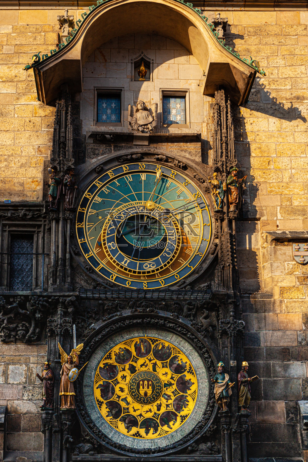 老市政厅塔南侧著名的天文钟照片摄影图片