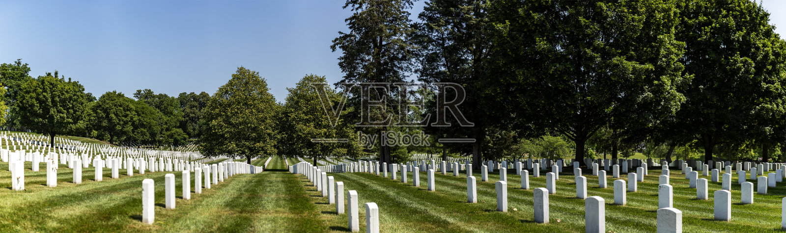 阿灵顿国家公墓的巨大全景,这是军事世界中最著名的公墓。照片摄影图片