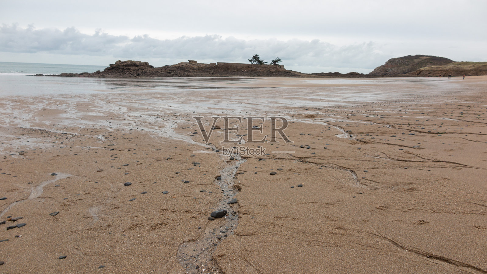 圣卢奈尔附近的海滩景色照片摄影图片