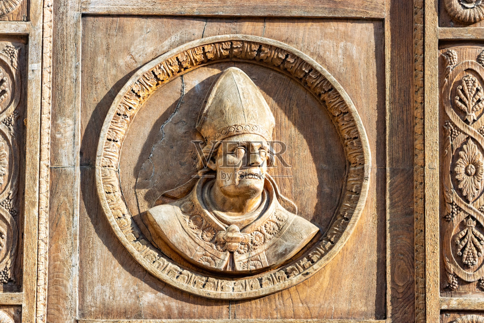 意大利托斯卡纳佛罗伦萨大教堂广场上的宗教人物照片摄影图片