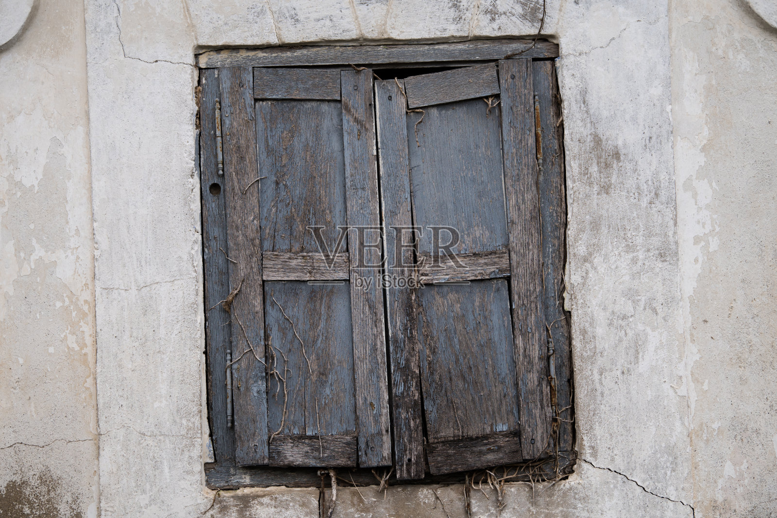 古朴风格的陈年窗。照片摄影图片