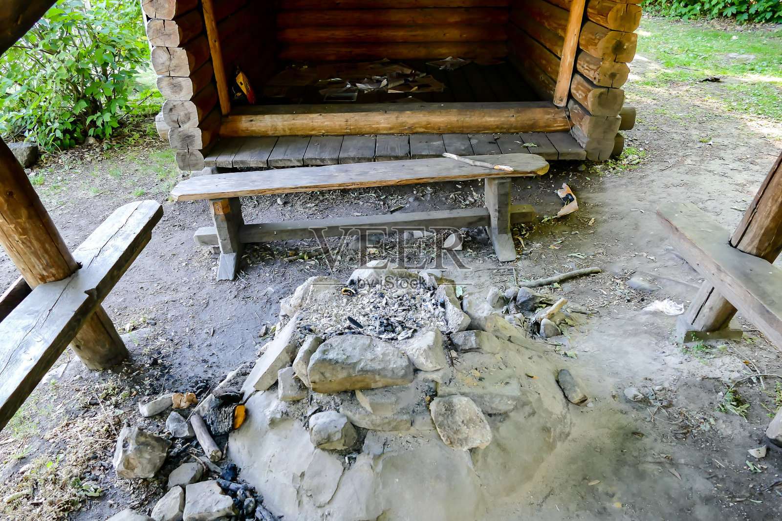 公园里的长椅,在瑞典斯堪的纳维亚北欧照片摄影图片