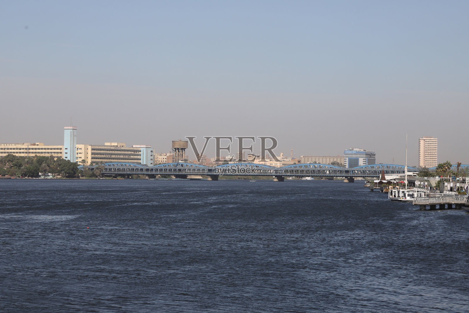 尼罗河上的钢桥照片摄影图片