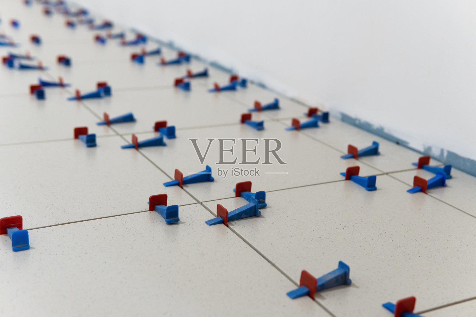 新施工用瓷砖胶安装陶瓷地砖,附着力好照片摄影图片