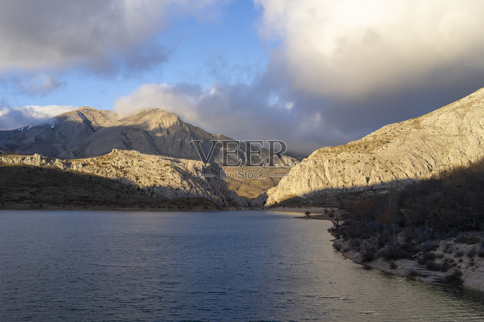 水库Barrios de Luna照片摄影图片