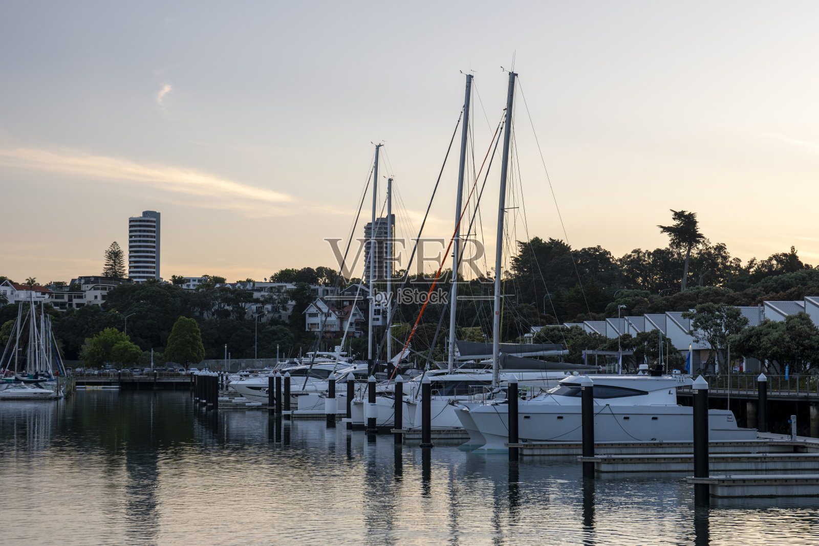 新西兰奥克兰中部的韦斯特海文码头照片摄影图片