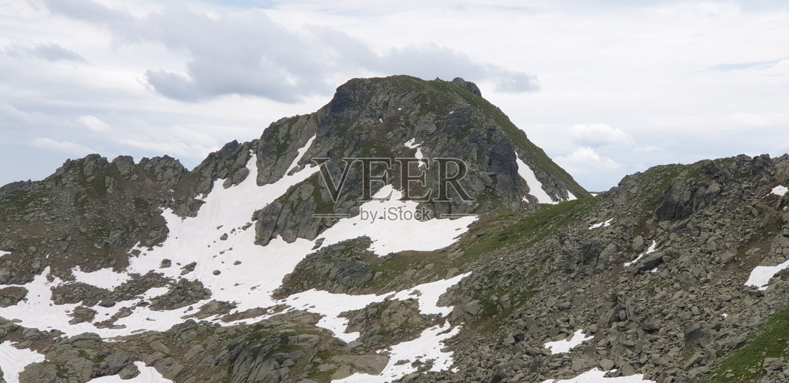 大自然的威严:徒步旅行和山地冒险照片摄影图片