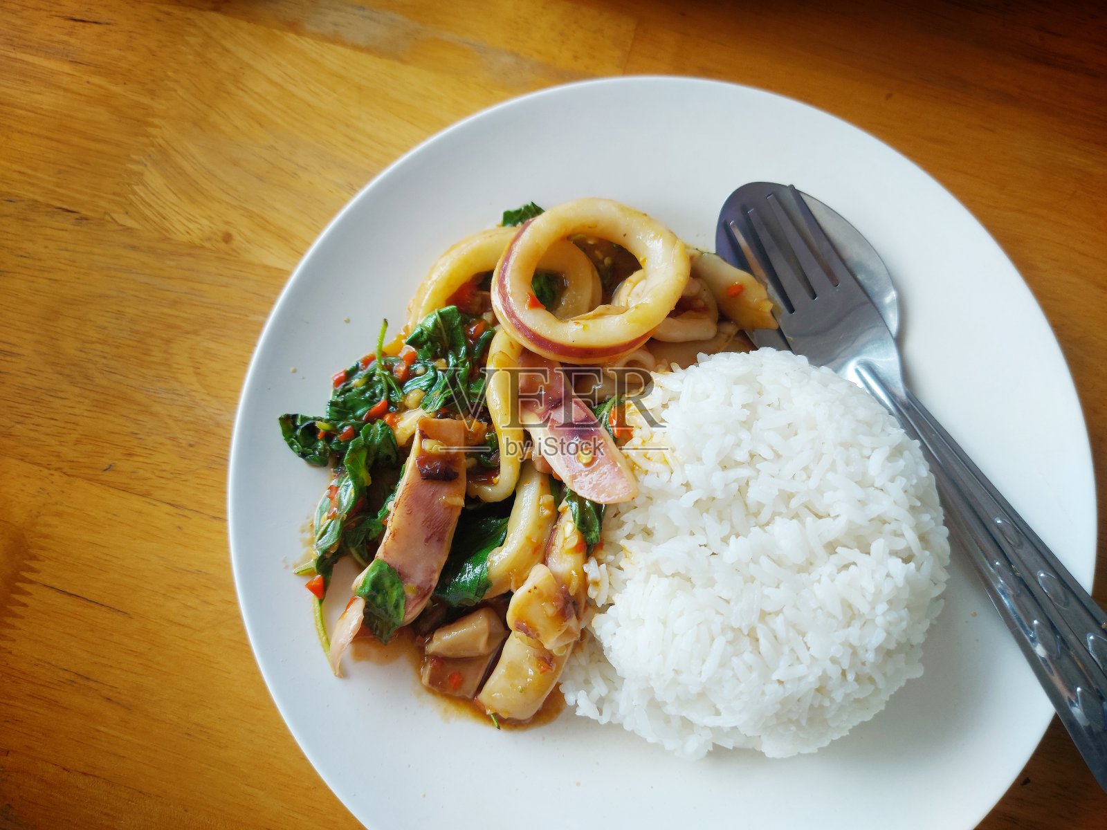 罗勒鱿鱼炒饭照片摄影图片