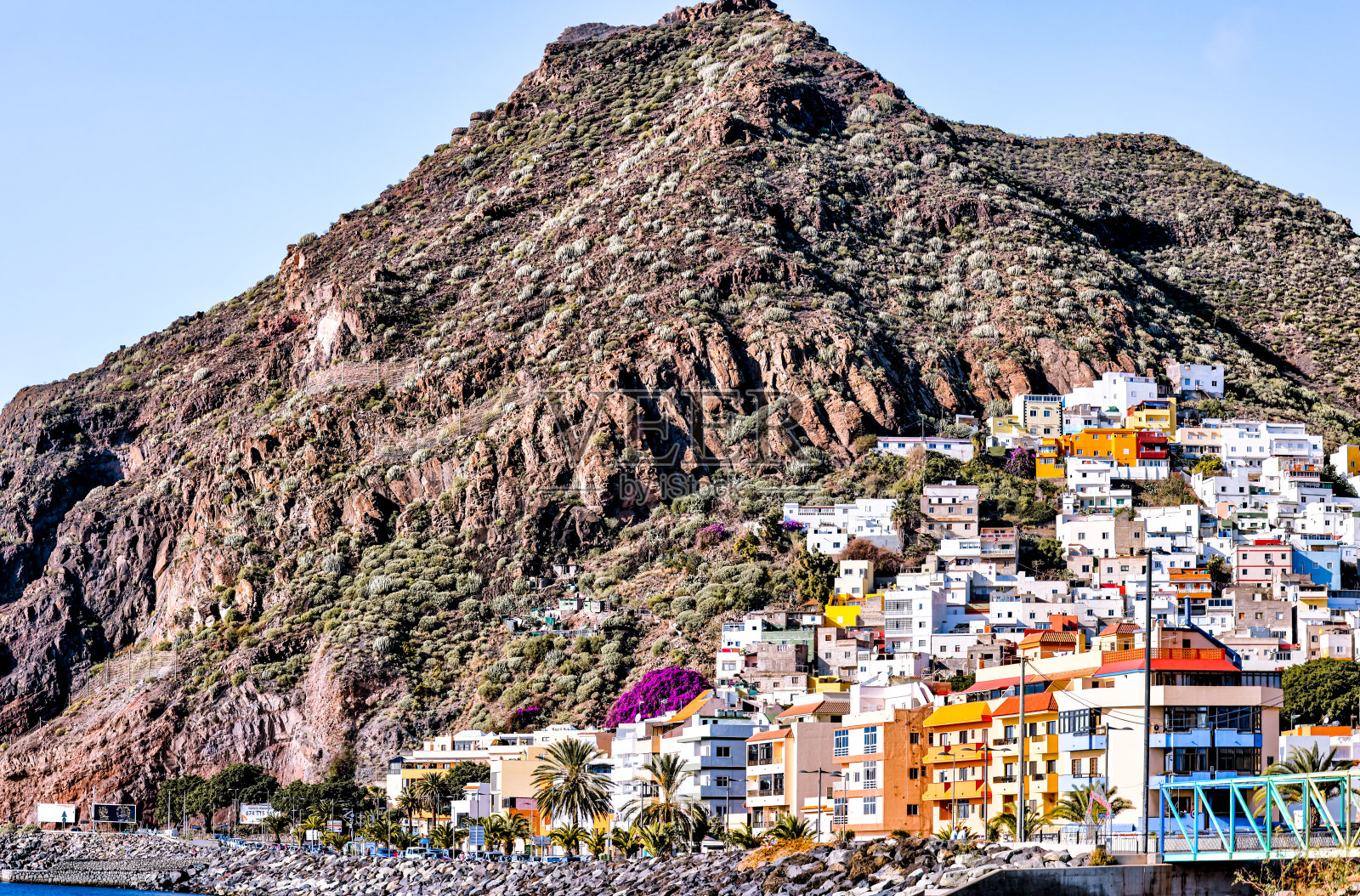 在西班牙加那利群岛的特内里费岛上,从山脚下俯瞰圣安德烈斯村照片摄影图片