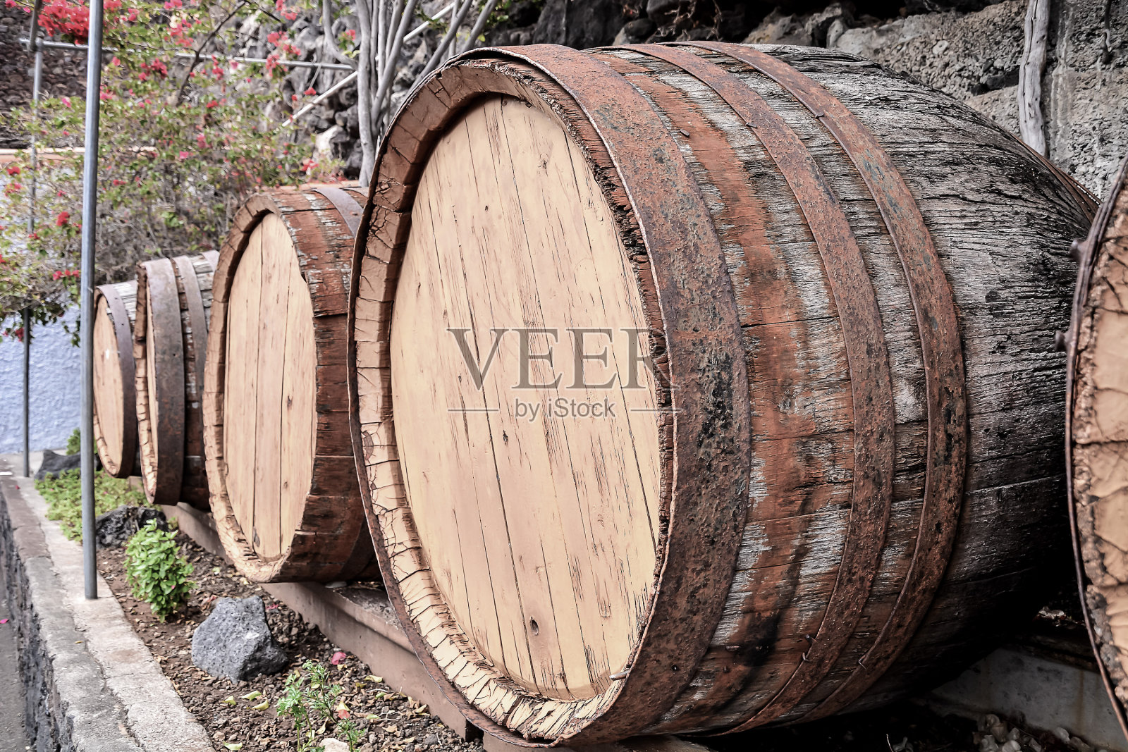 木质酒桶照片摄影图片