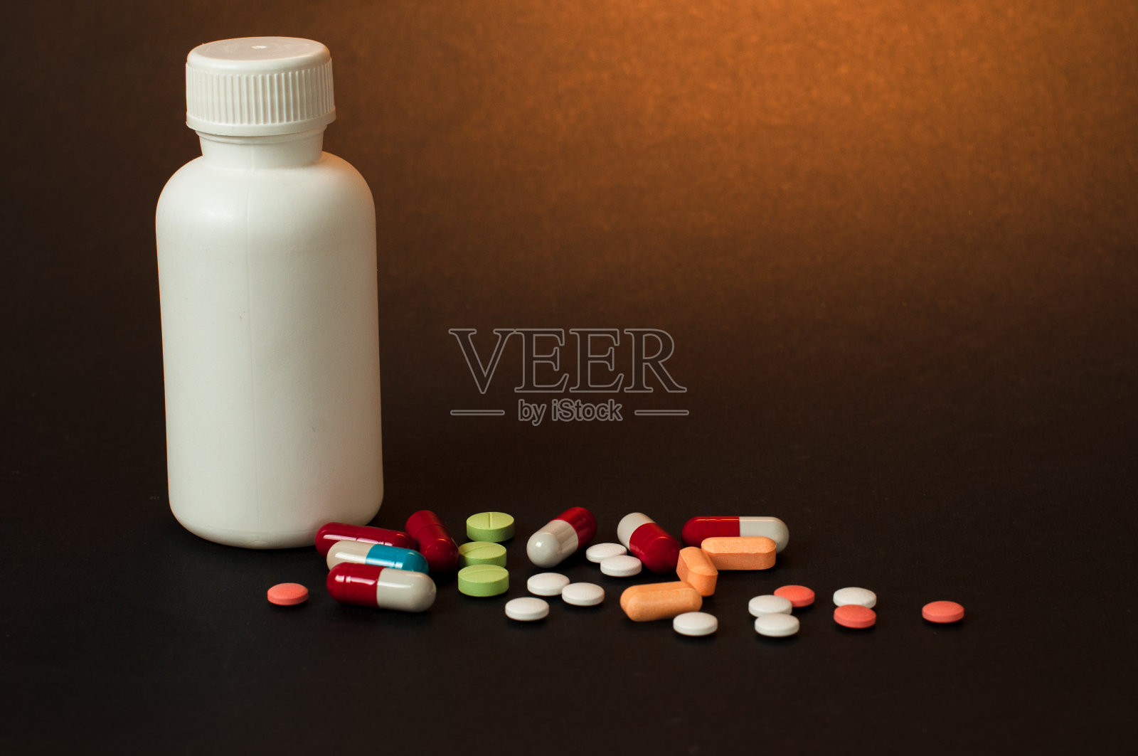 各种药片、片剂、胶囊的照片照片摄影图片