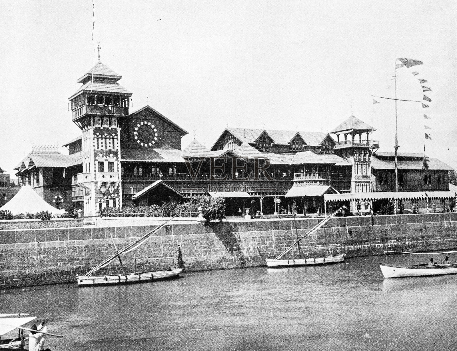 1895年印度的人物和地标:孟买的游艇俱乐部插画图片素材