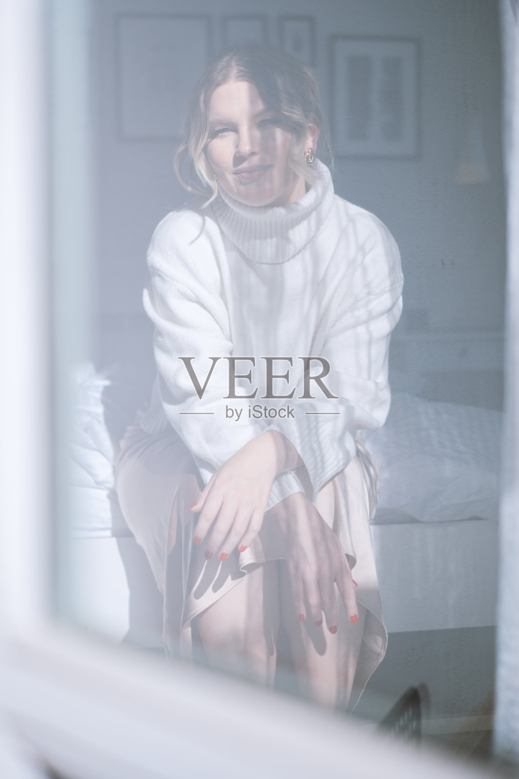 享受冬日明亮的日光照片摄影图片