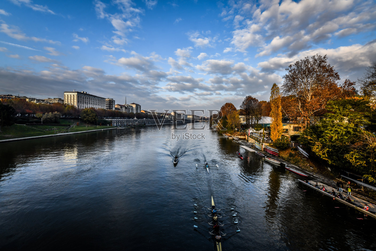 意大利都灵波河雄伟的码头照片摄影图片