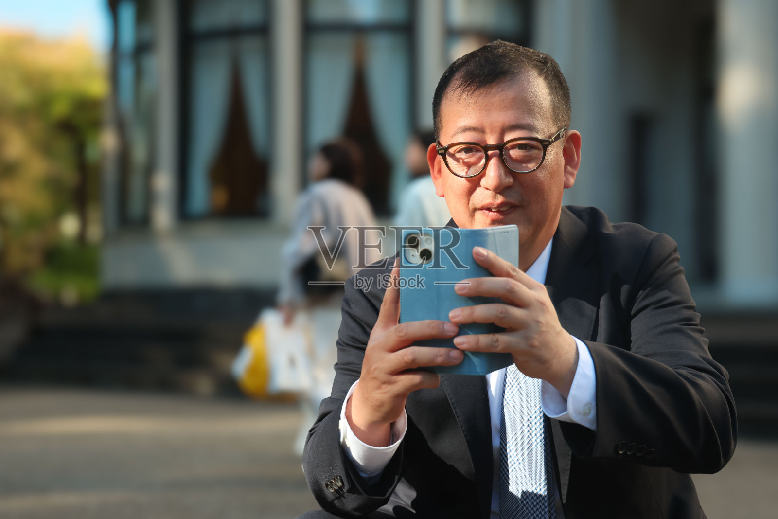 日本父亲拍女儿在石赤哥三庆祝会的照片照片摄影图片