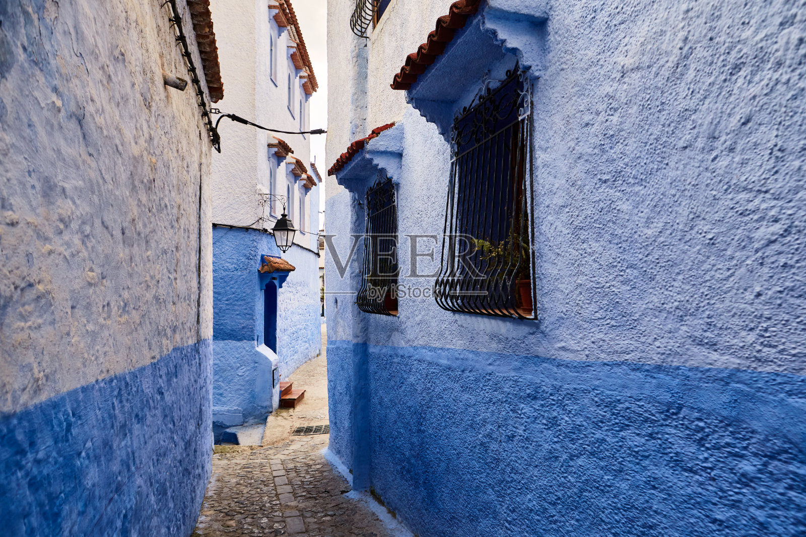 摩洛哥舍夫沙万的蓝色城市狭窄街道照片摄影图片