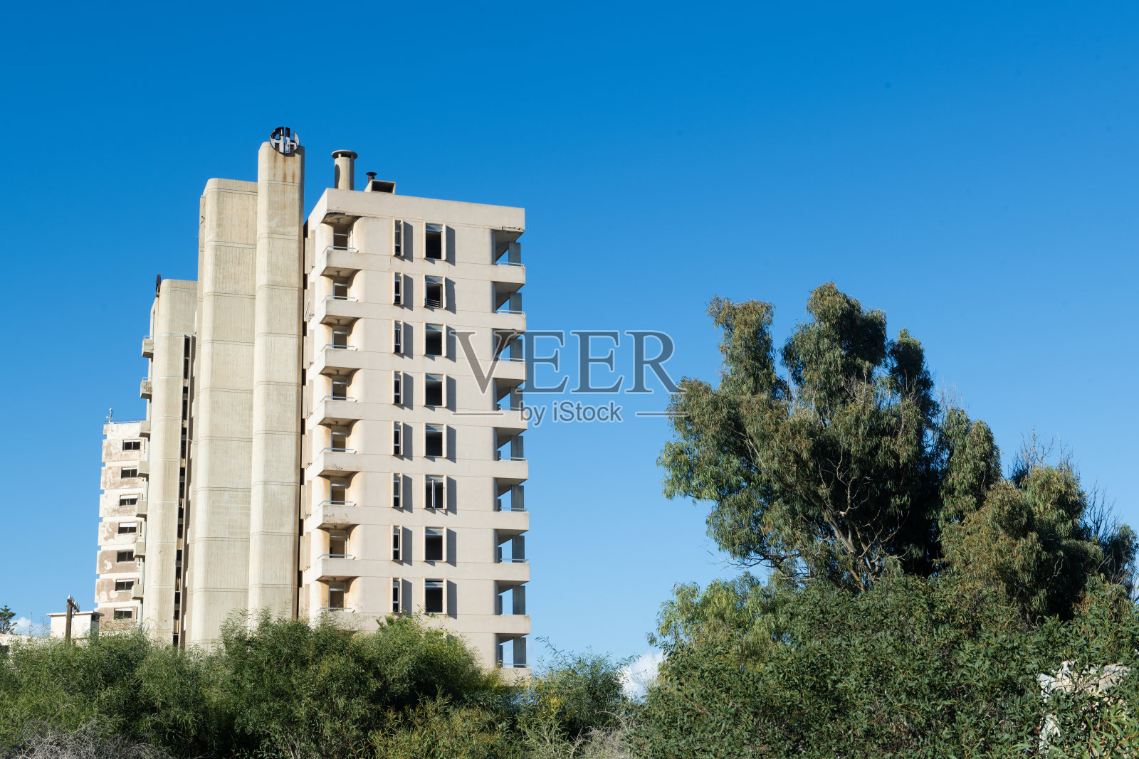 封闭的马拉卡拉塞浦路斯。北塞浦路斯法马古斯塔的废弃城市马拉伊的建筑物。它在塞浦路斯的当地名称是“封闭的马拉伊”。照片摄影图片