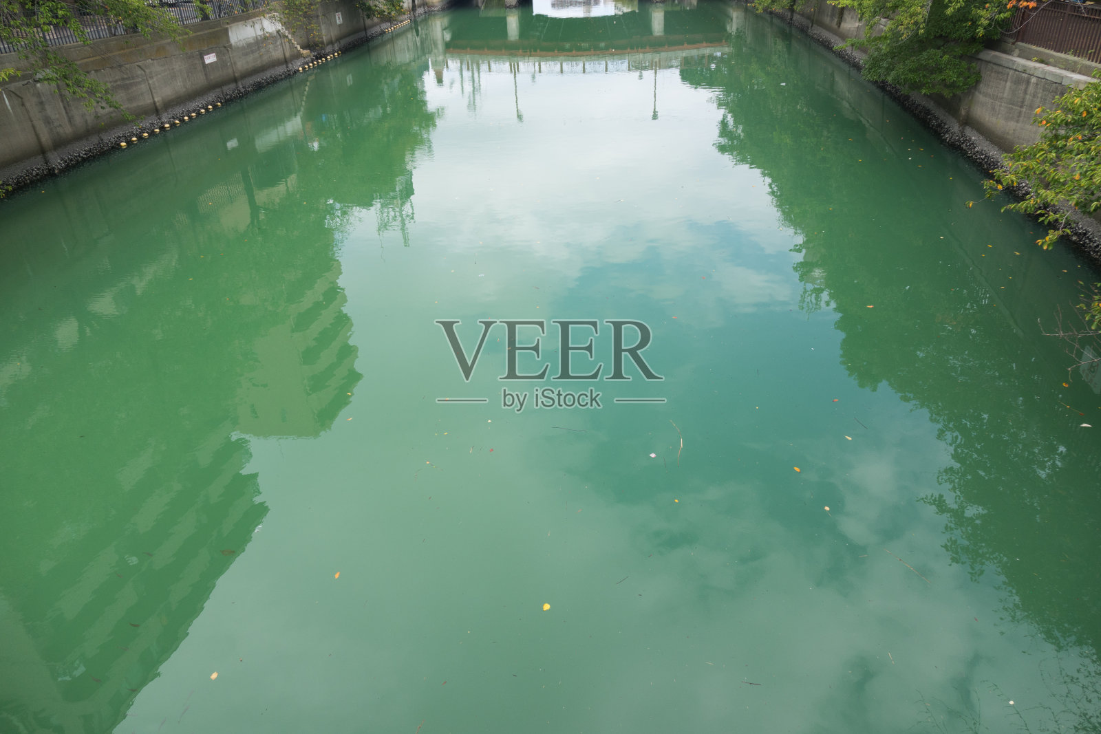 警用摩托车管制重要路线的招牌照片摄影图片