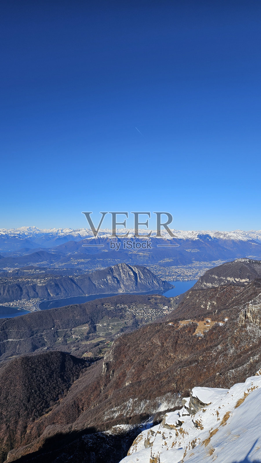 冬日魔法:阳光下的蒙特杰罗索照片摄影图片