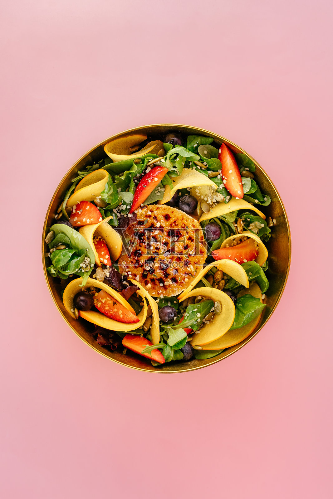 夏日沙拉配新鲜水果照片摄影图片